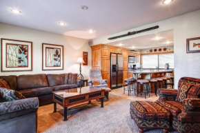 RACQUET CLUB 60 condo